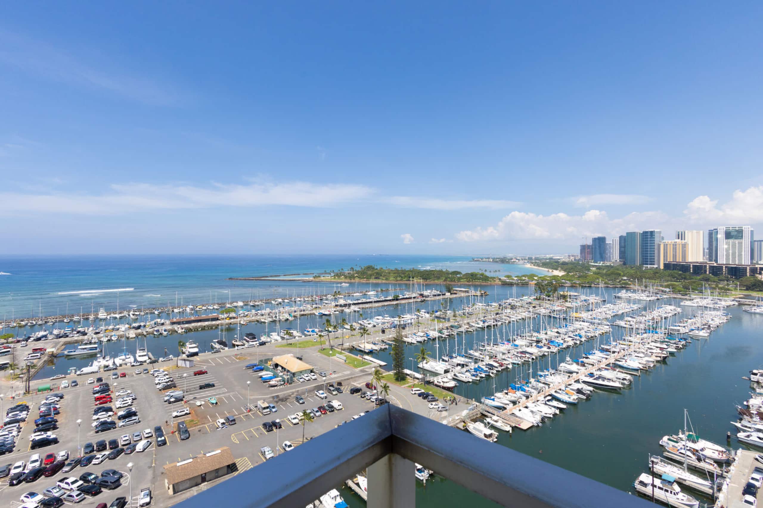Condo in Honolulu · ★5.0 · 2 bedrooms · 3 beds · 2 baths - Image 17