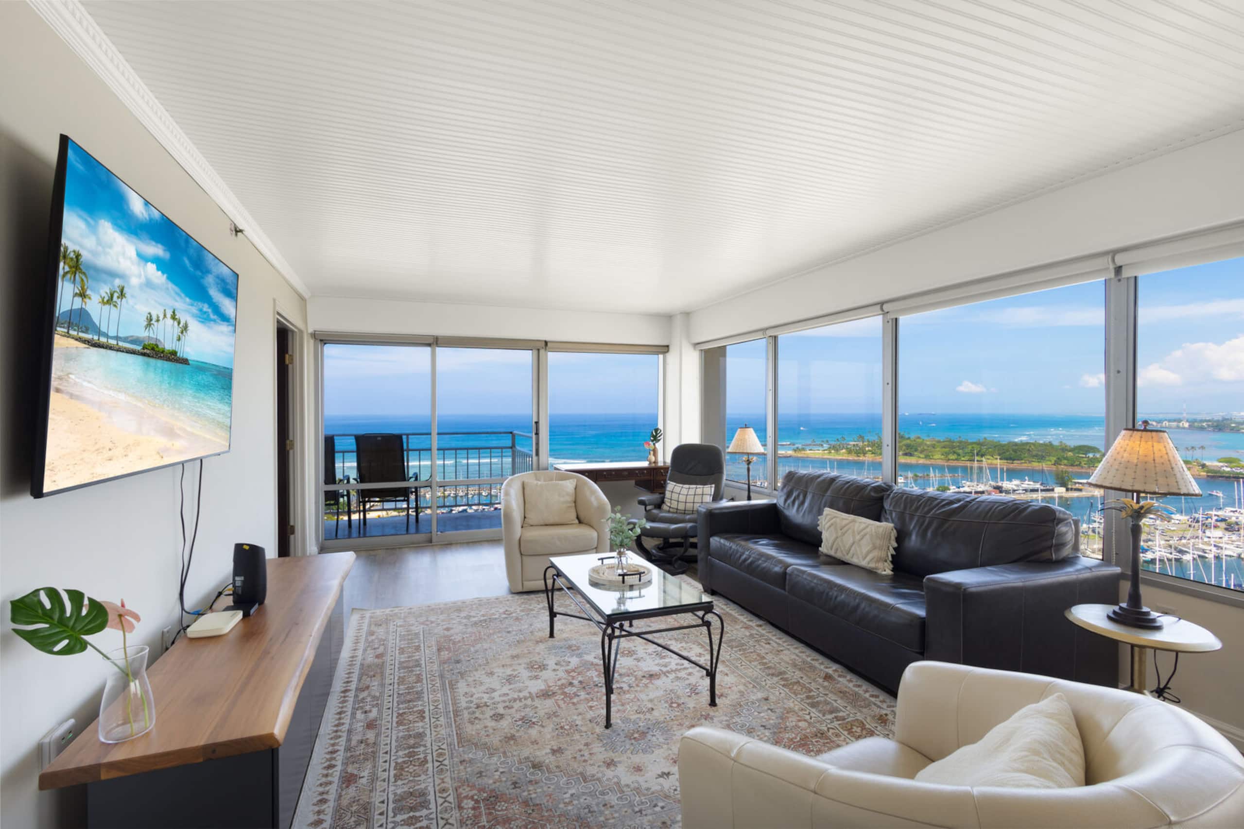 Condo in Honolulu · ★5.0 · 2 bedrooms · 3 beds · 2 baths - Image 1