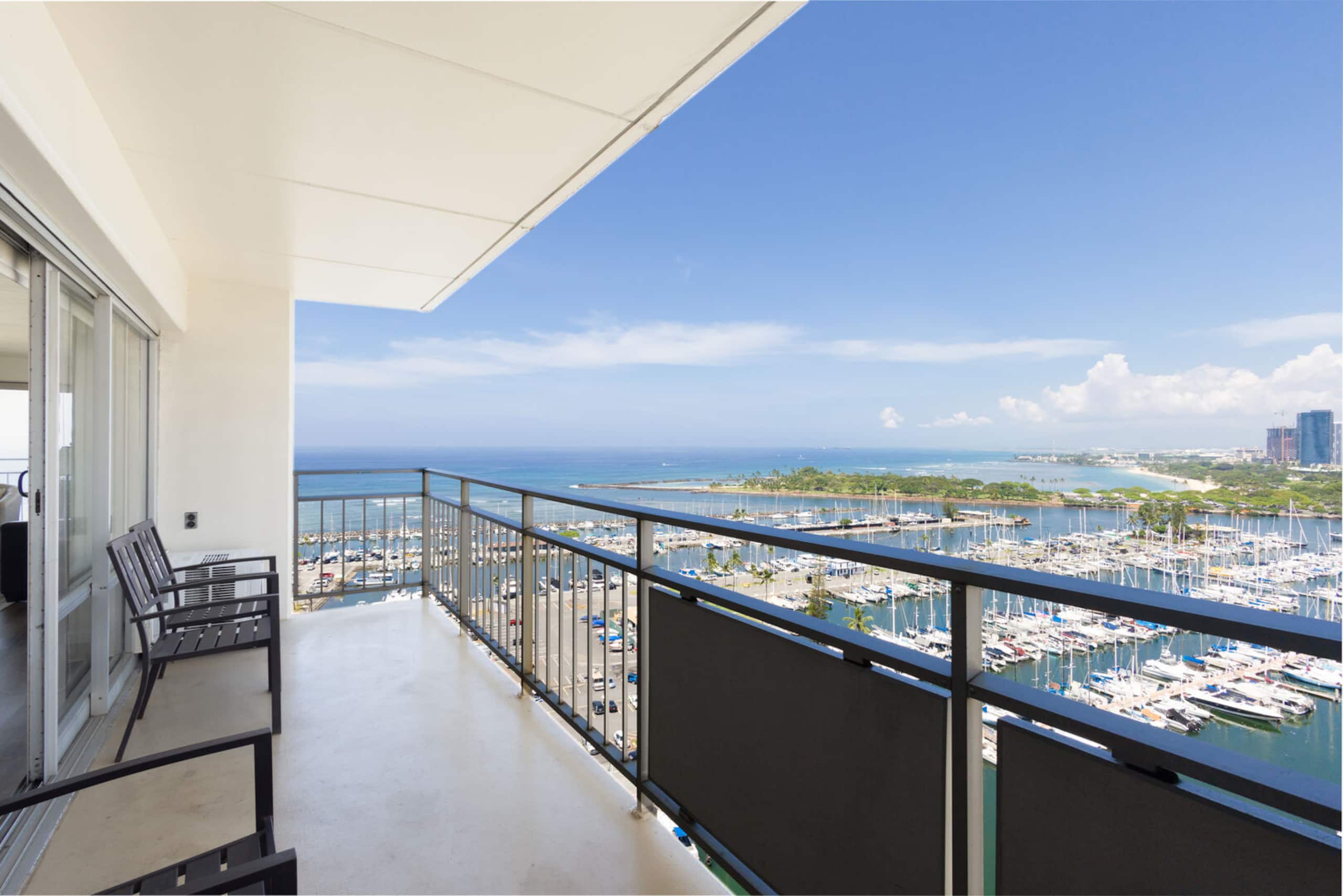 Condo in Honolulu · ★5.0 · 2 bedrooms · 3 beds · 2 baths - Image 11
