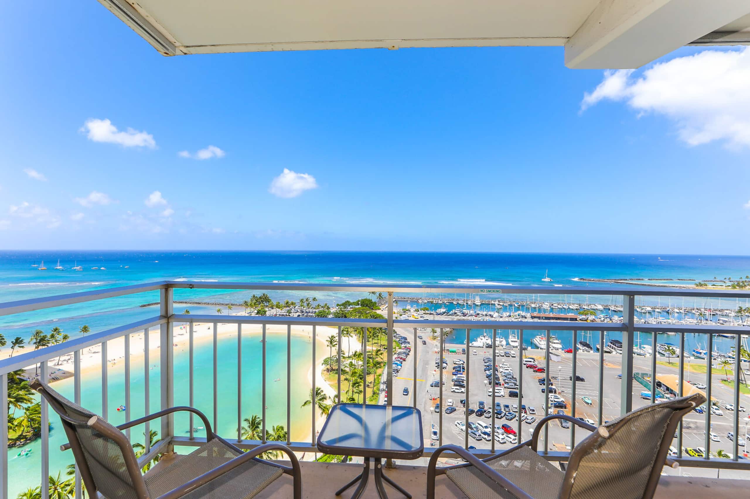 Condo in Honolulu · ★4.5 · 2 bedrooms · 4 beds · 2 baths - Image 18