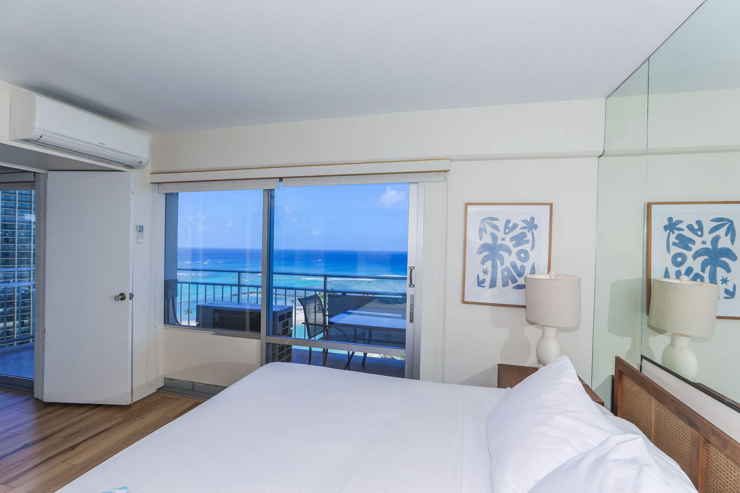 Condo in Honolulu · ★4.5 · 2 bedrooms · 4 beds · 2 baths - Image 15