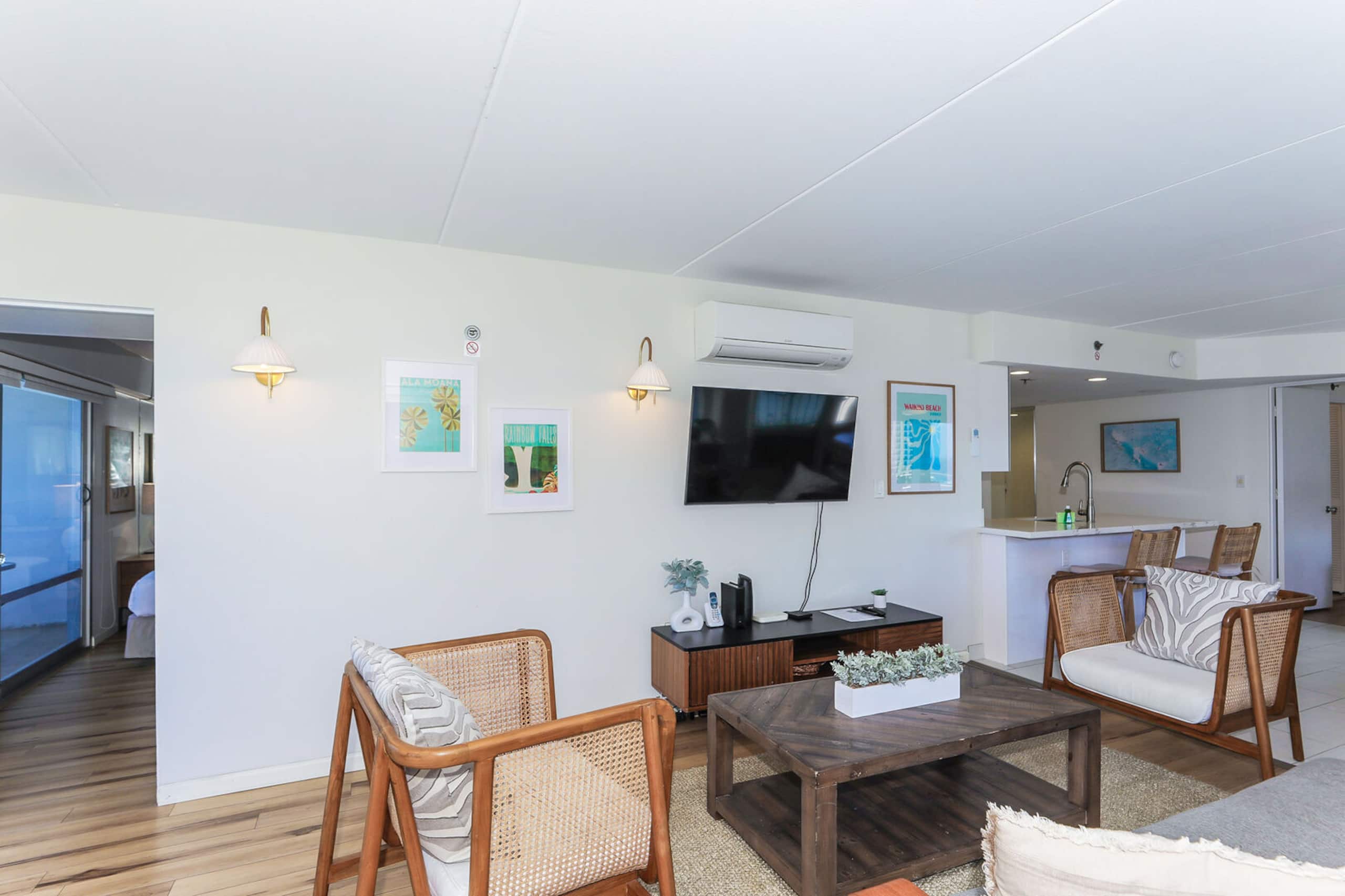 Condo in Honolulu · ★4.5 · 2 bedrooms · 4 beds · 2 baths - Image 6
