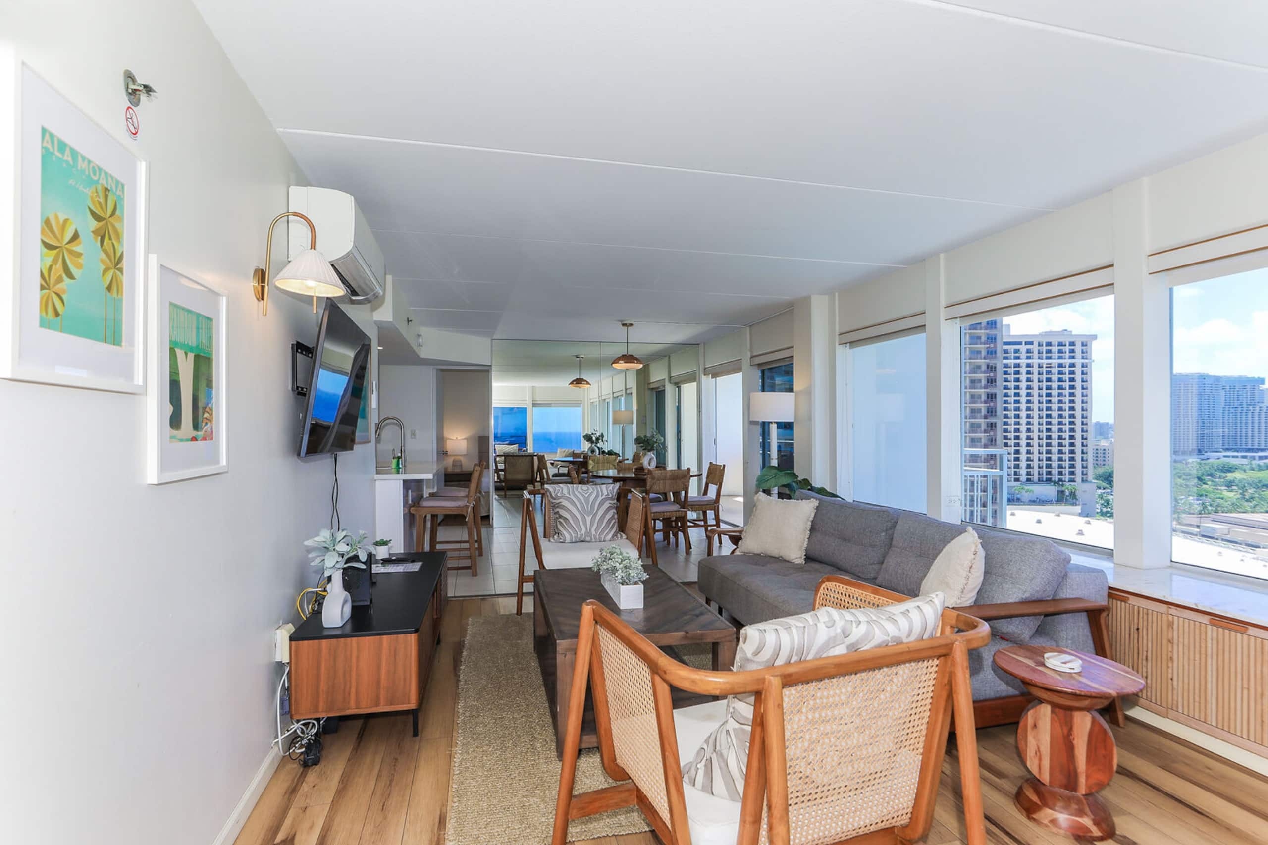 Condo in Honolulu · ★4.5 · 2 bedrooms · 4 beds · 2 baths - Image 2