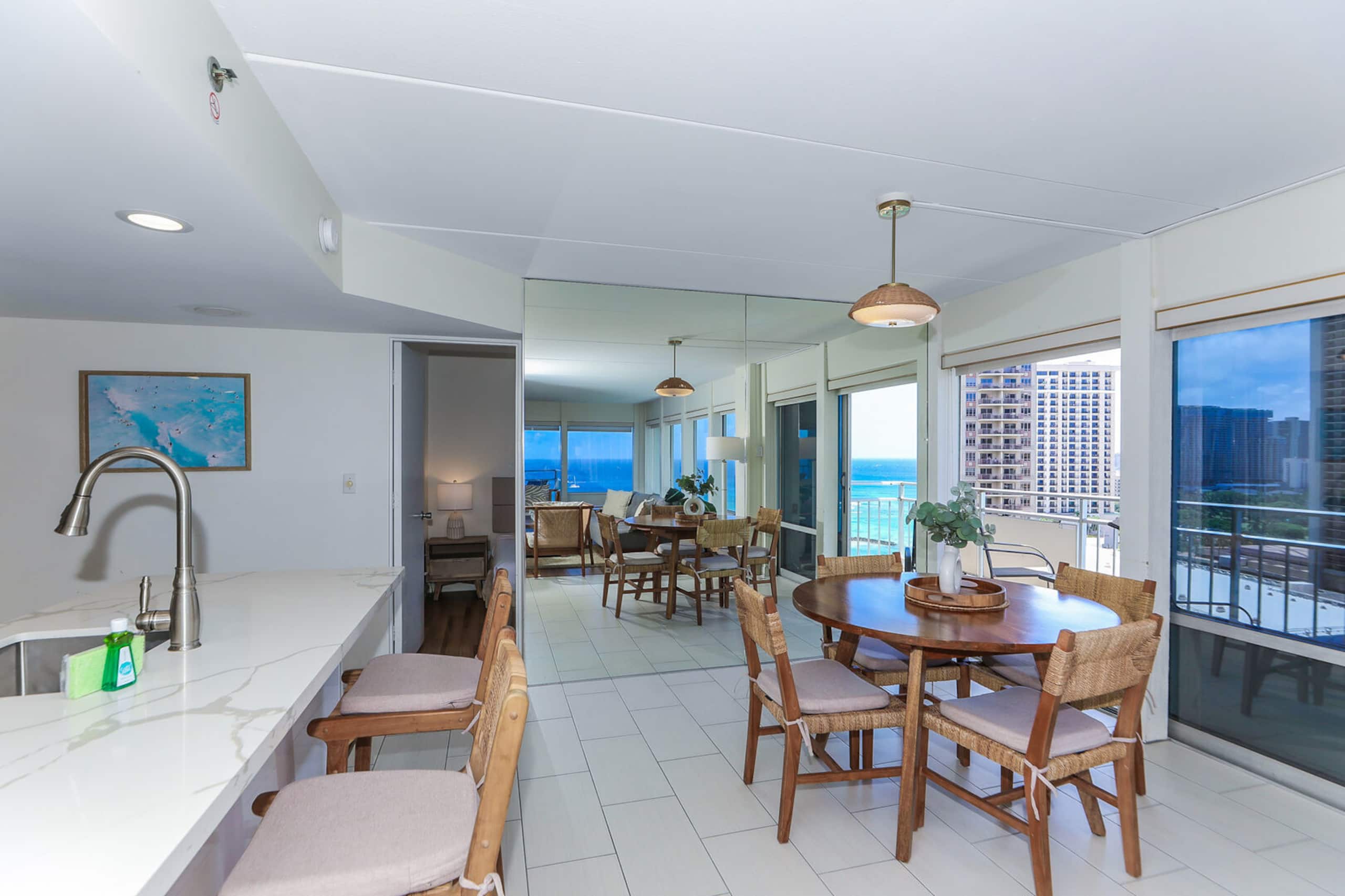 Condo in Honolulu · ★4.5 · 2 bedrooms · 4 beds · 2 baths - Image 3