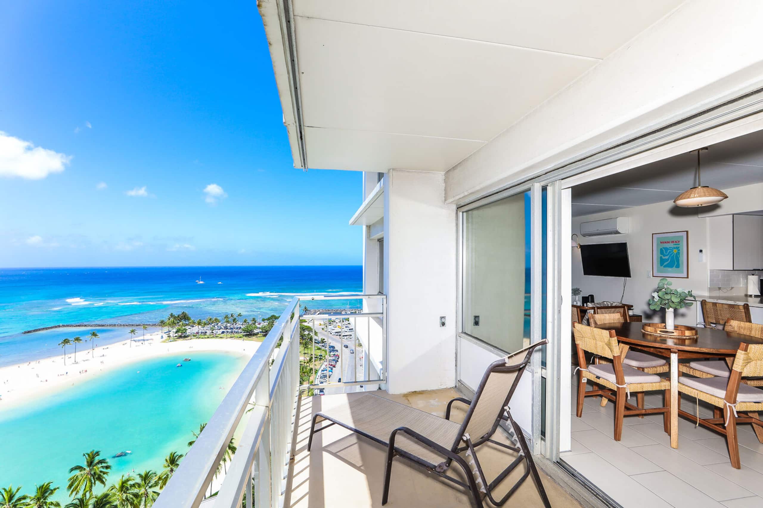 Condo in Honolulu · ★4.5 · 2 bedrooms · 4 beds · 2 baths - Image 7