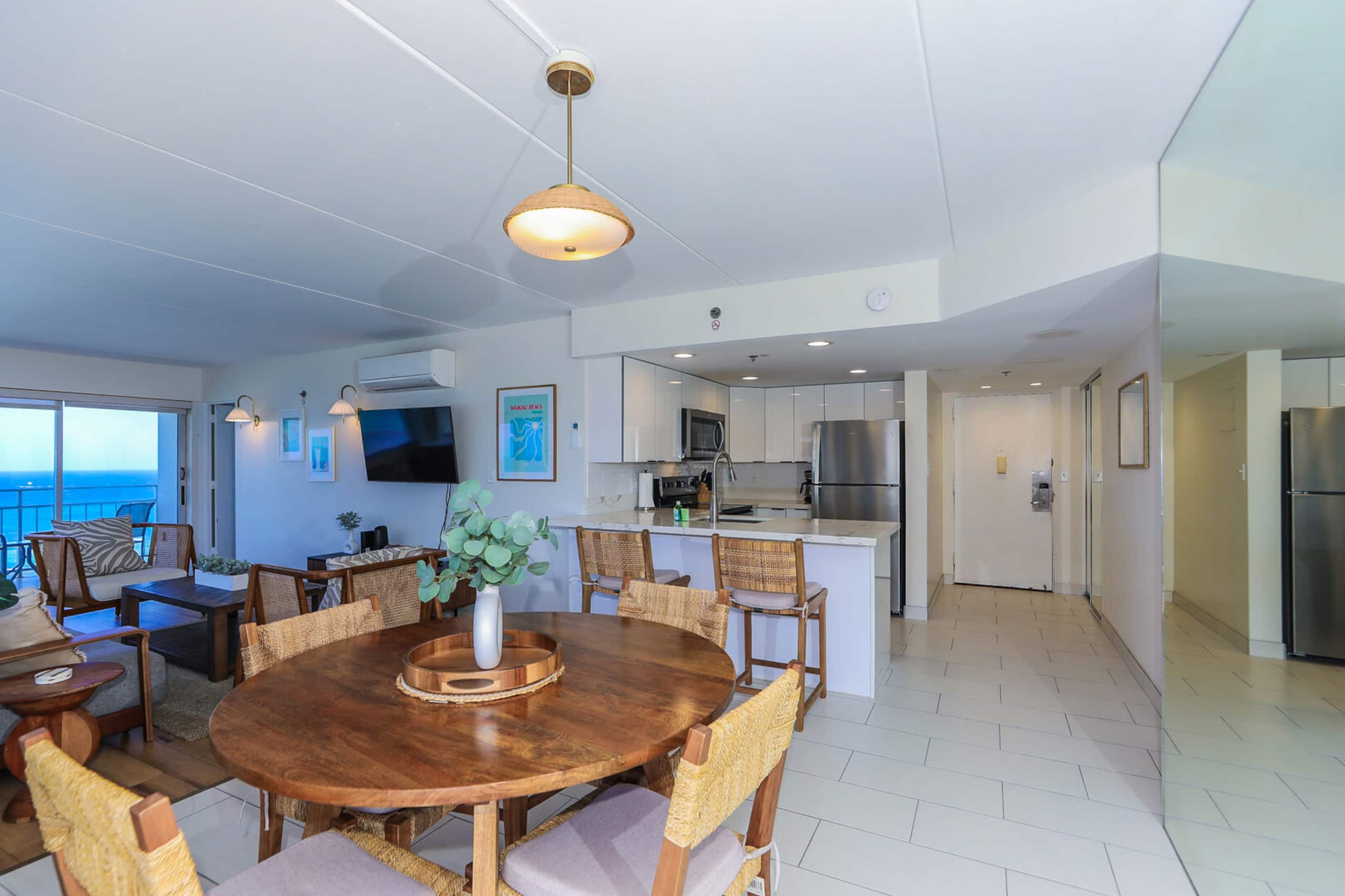 Condo in Honolulu · ★4.5 · 2 bedrooms · 4 beds · 2 baths - Image 8