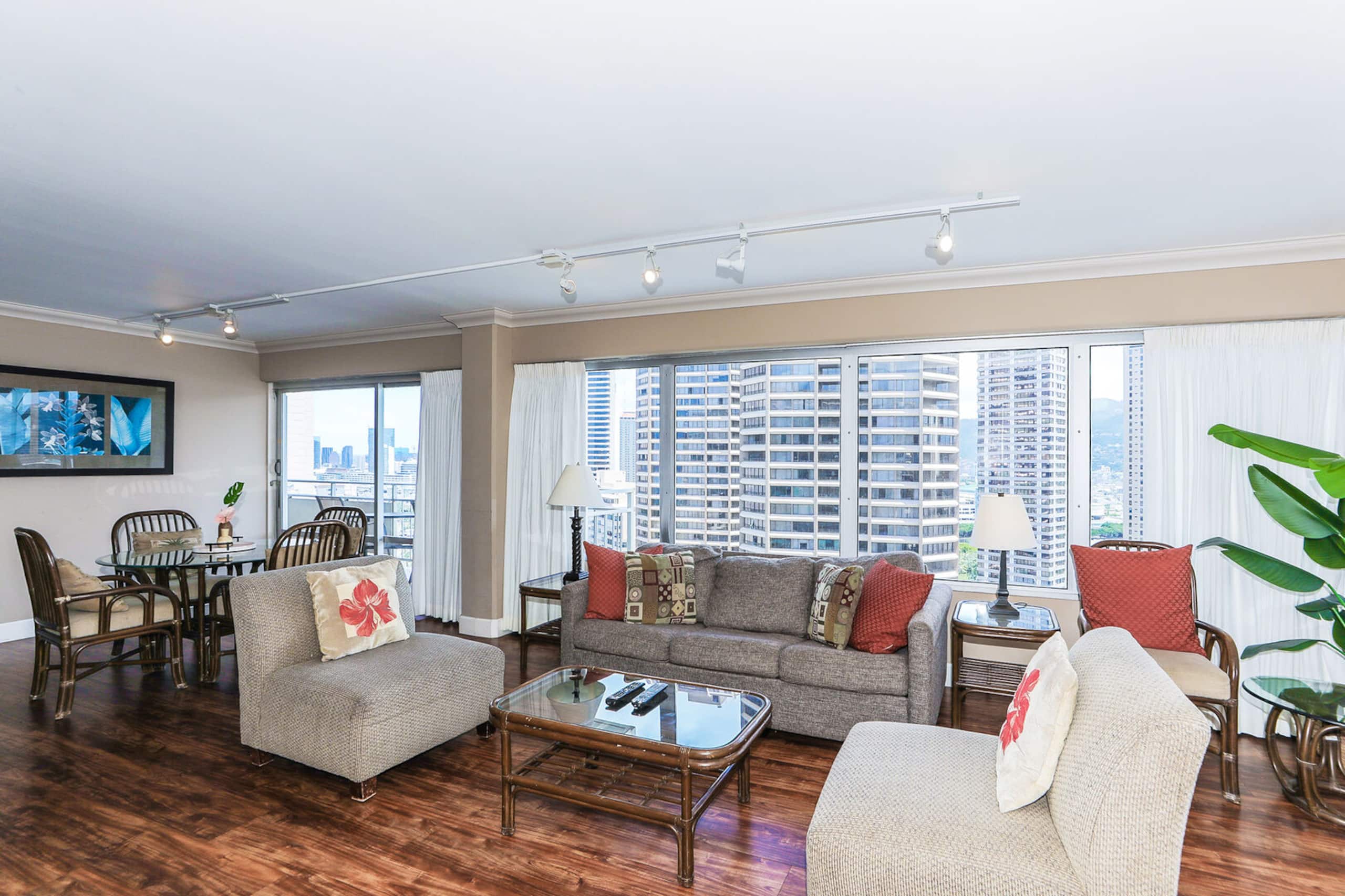Condo in Honolulu · ★4.58 · 2 bedrooms · 2 beds · 2 private baths - Image 2