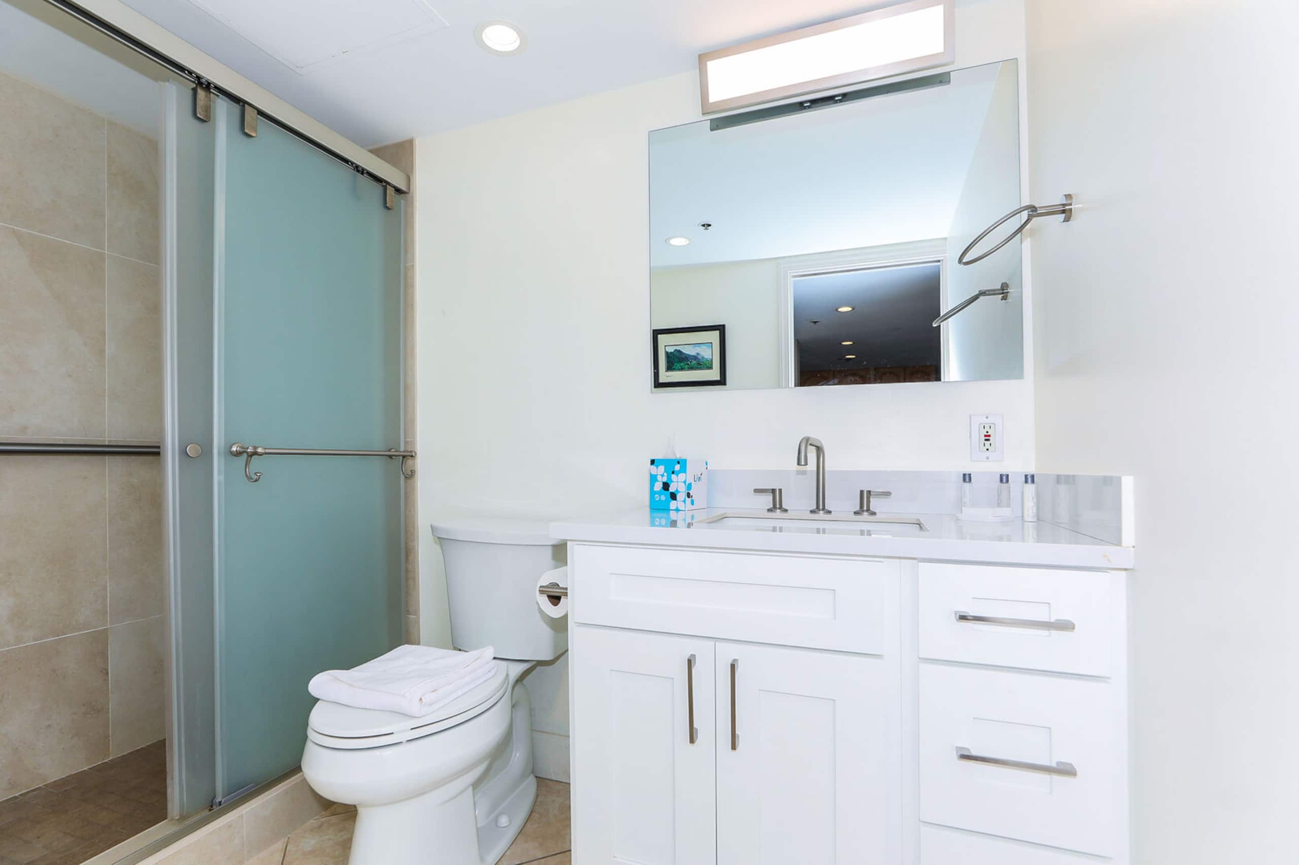 Condo in Honolulu · ★4.58 · 2 bedrooms · 2 beds · 2 private baths - Image 12