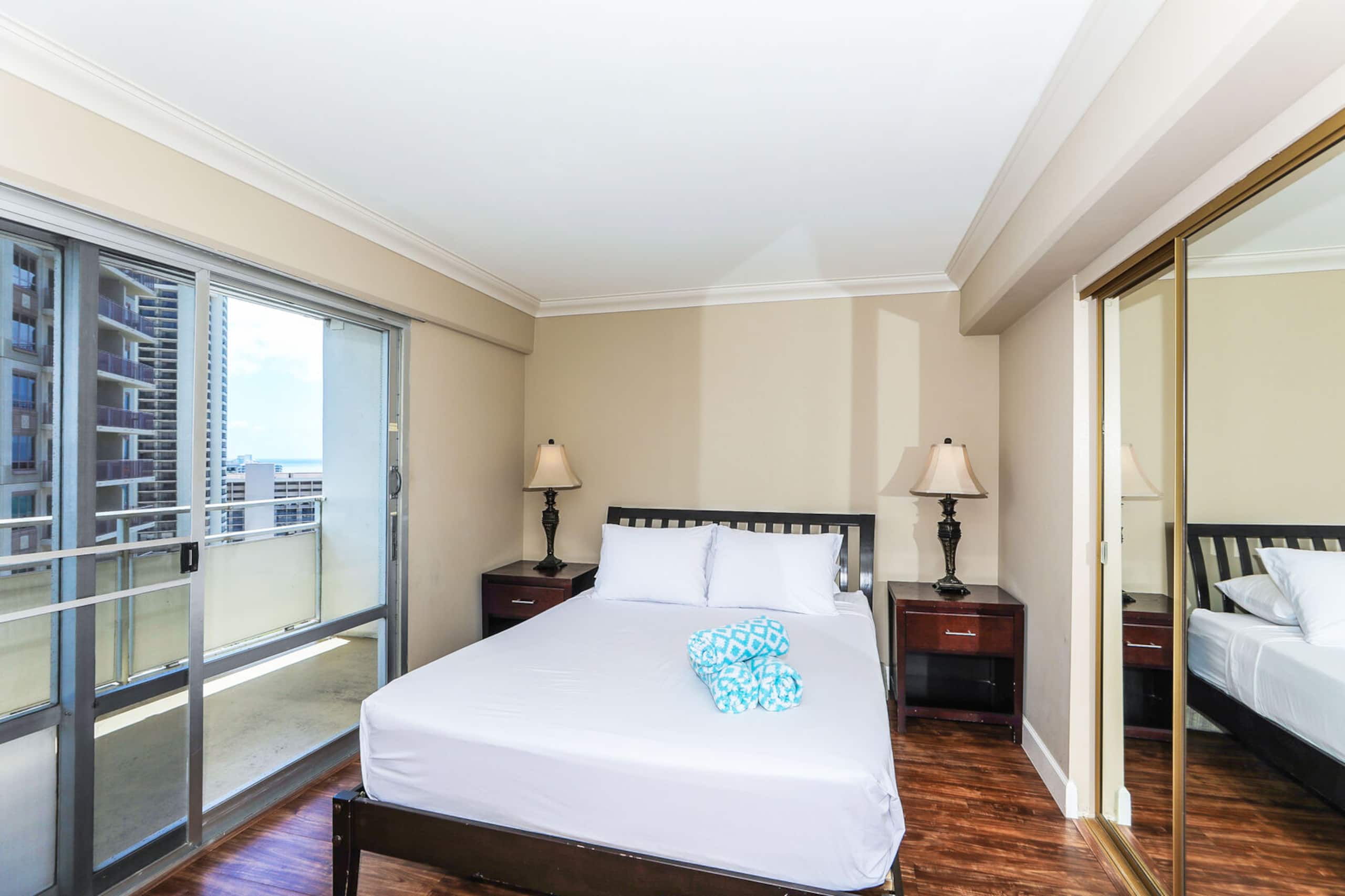 Condo in Honolulu · ★4.58 · 2 bedrooms · 2 beds · 2 private baths - Image 15