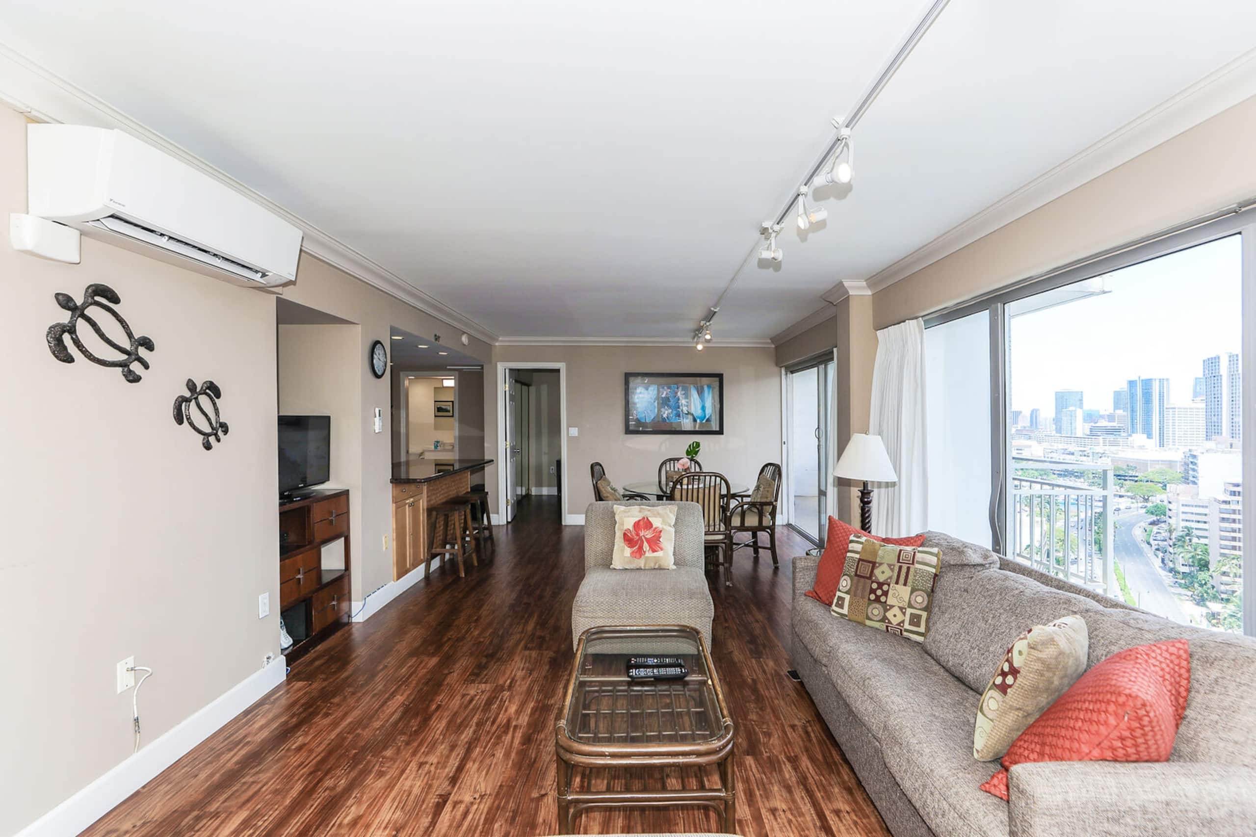 Condo in Honolulu · ★4.58 · 2 bedrooms · 2 beds · 2 private baths - Image 1