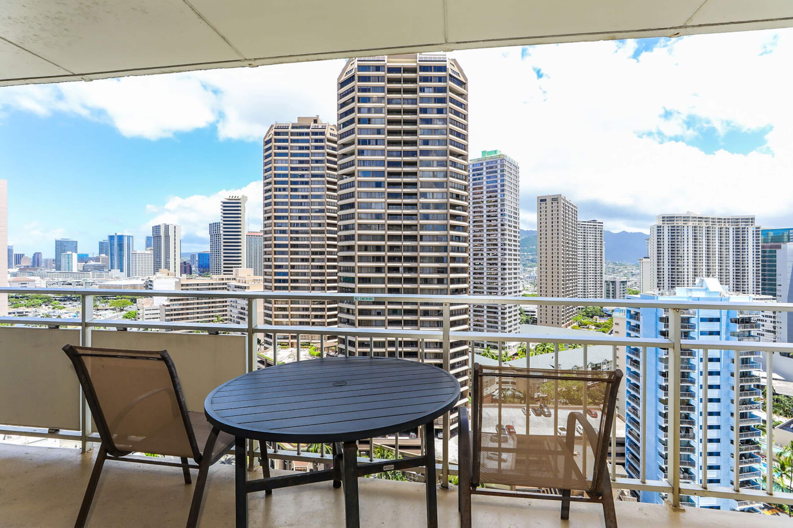 Condo in Honolulu · ★4.58 · 2 bedrooms · 2 beds · 2 private baths - Image 14