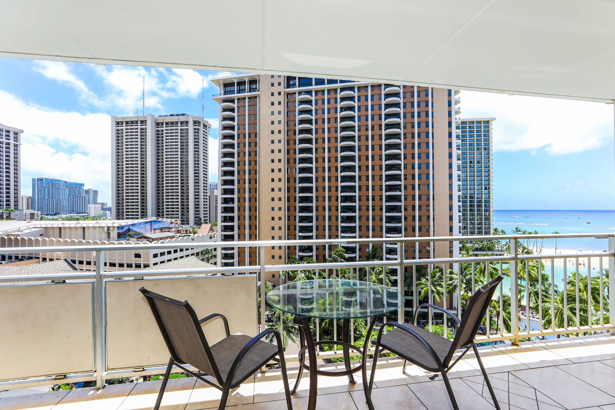 Tropical Oasis Escape with Lagoon view, Free WIFI! - Image 4