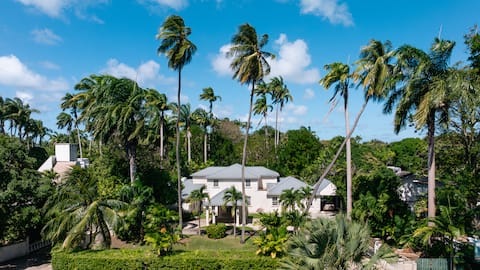 Royal Palms, Queens Fort, St James