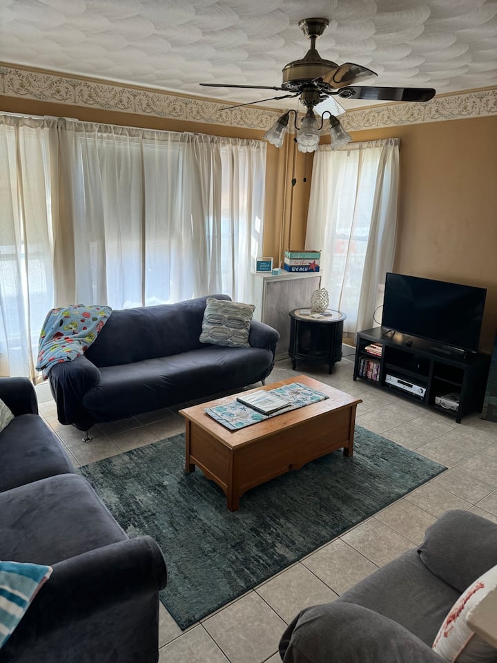 Private Apartment  Near Boston/airport/beach/train - Revere, MA
