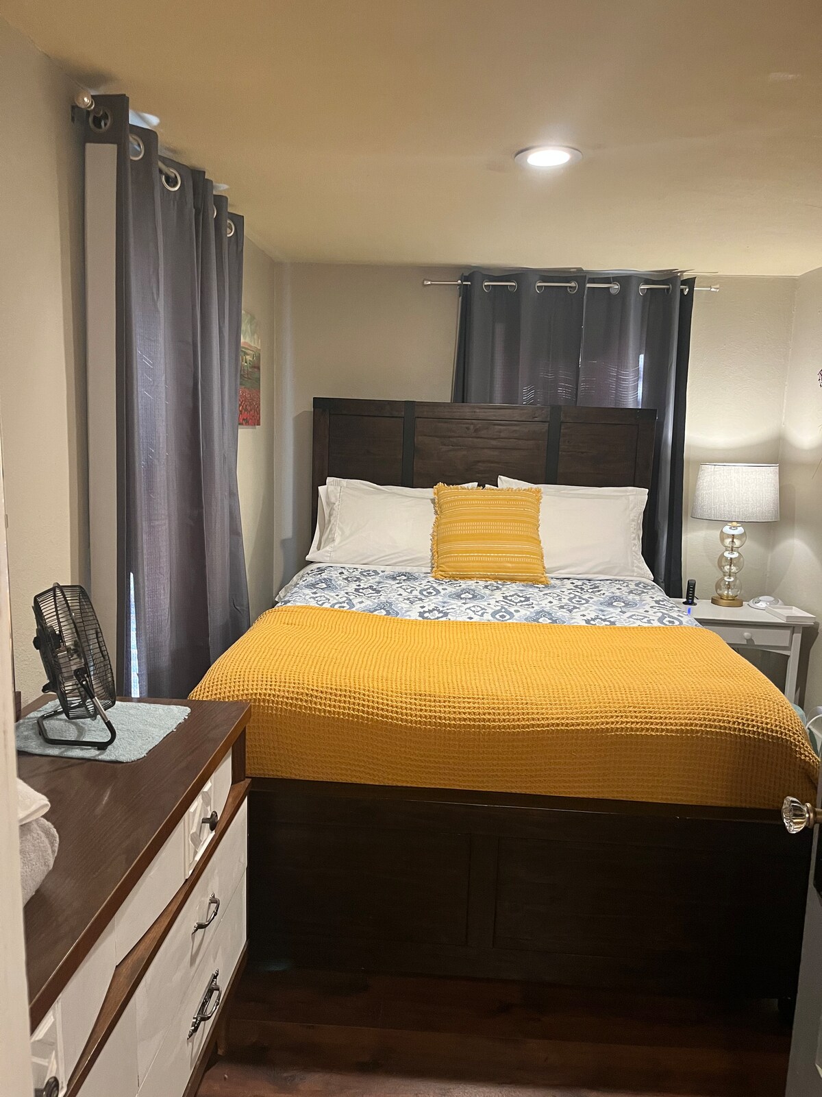 Queen bed with luxury linens/ bedding.