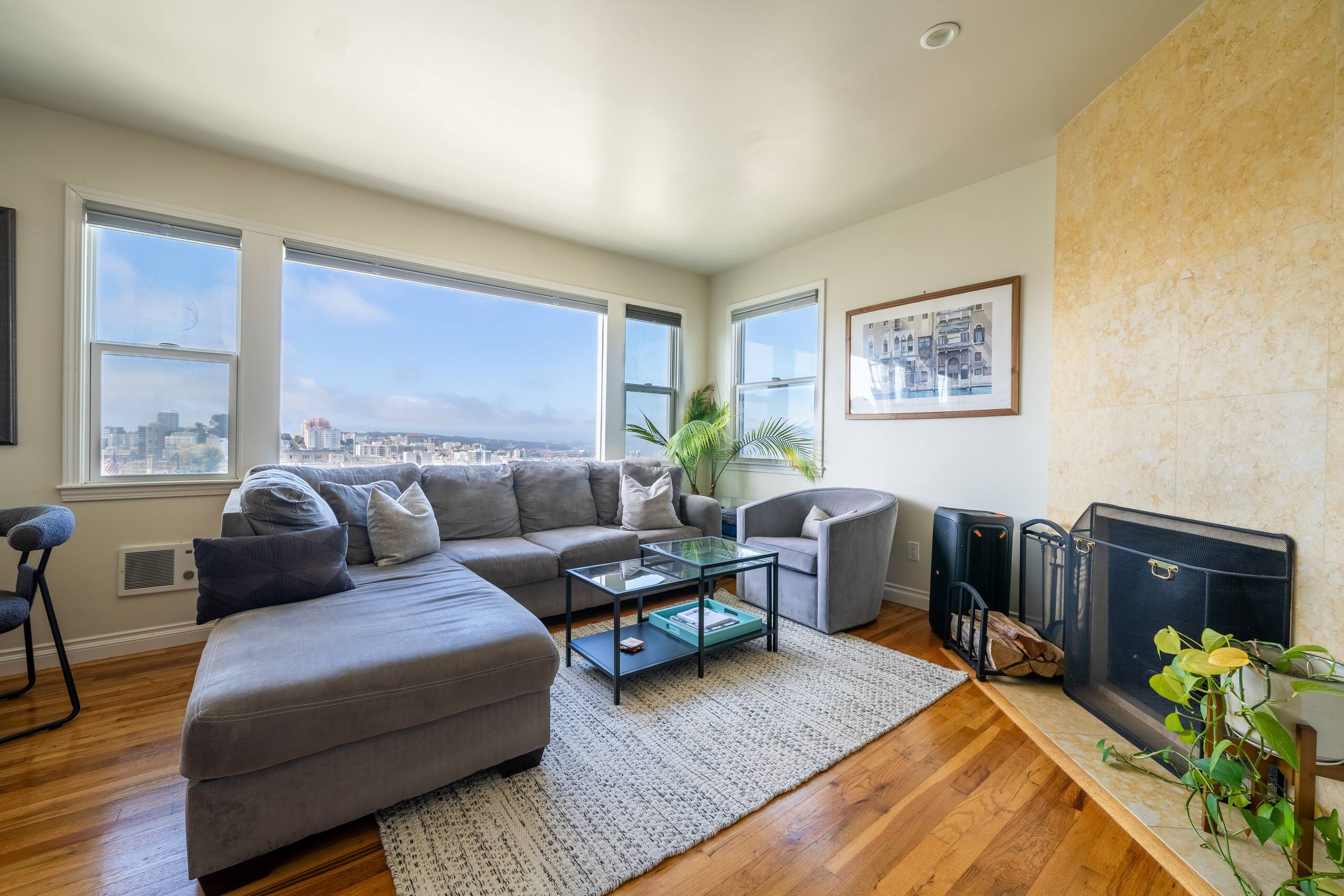 Condo in San Francisco · ★4.96 · 1 bedroom · 1 bed · 1 bath - Image 2