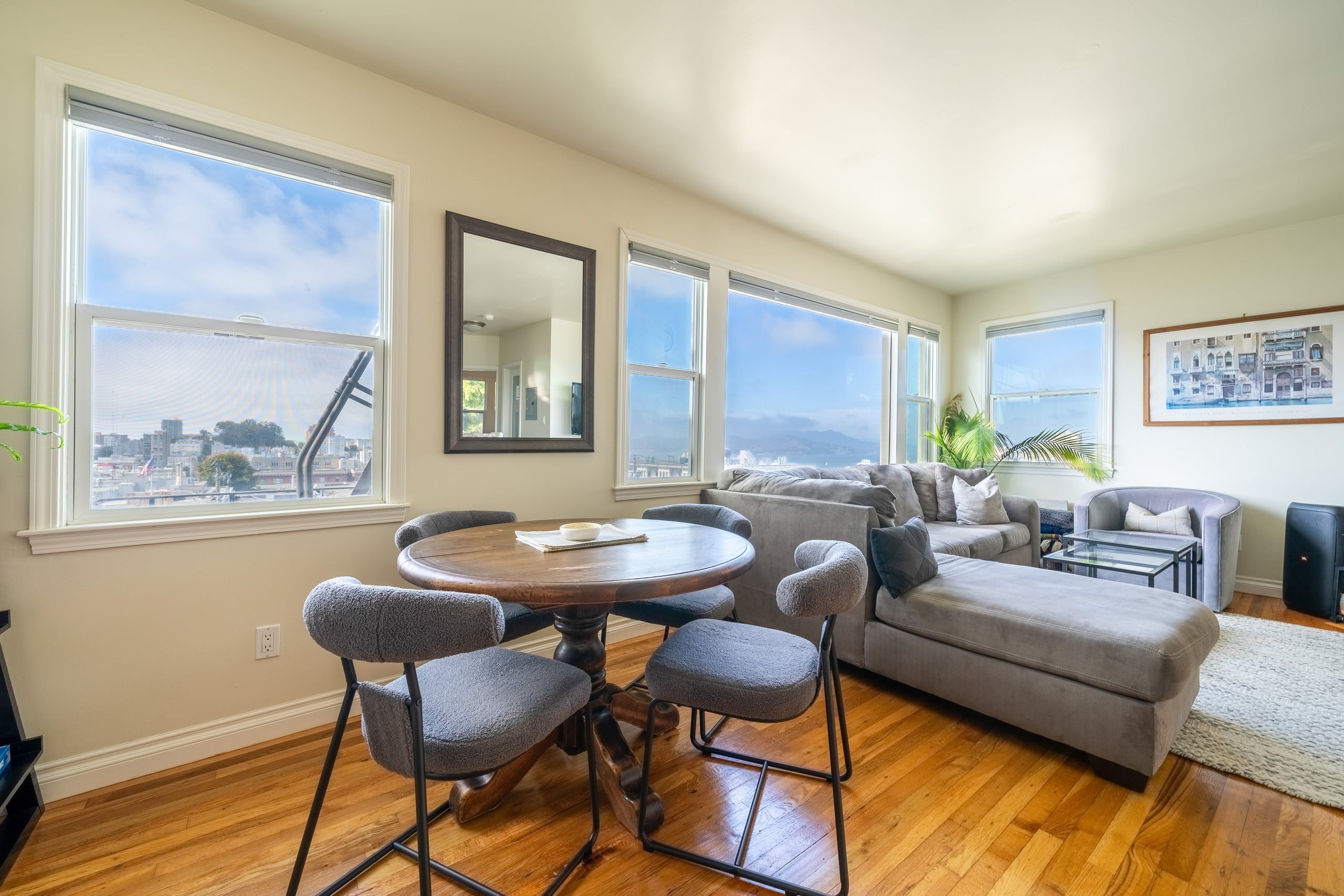 Condo in San Francisco · ★4.96 · 1 bedroom · 1 bed · 1 bath - Image 17