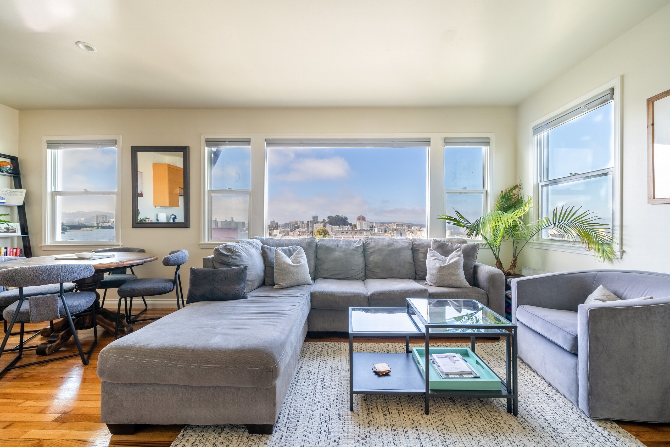 Condo in San Francisco · ★4.96 · 1 bedroom · 1 bed · 1 bath - Image 3