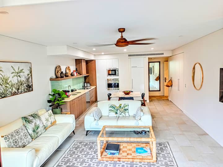 Luxury One Bed Apt 323:  Ocean Front Resort & Spa - パーム・コーブ