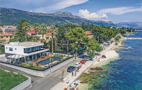 Stunning home in Kastel Stari with sauna