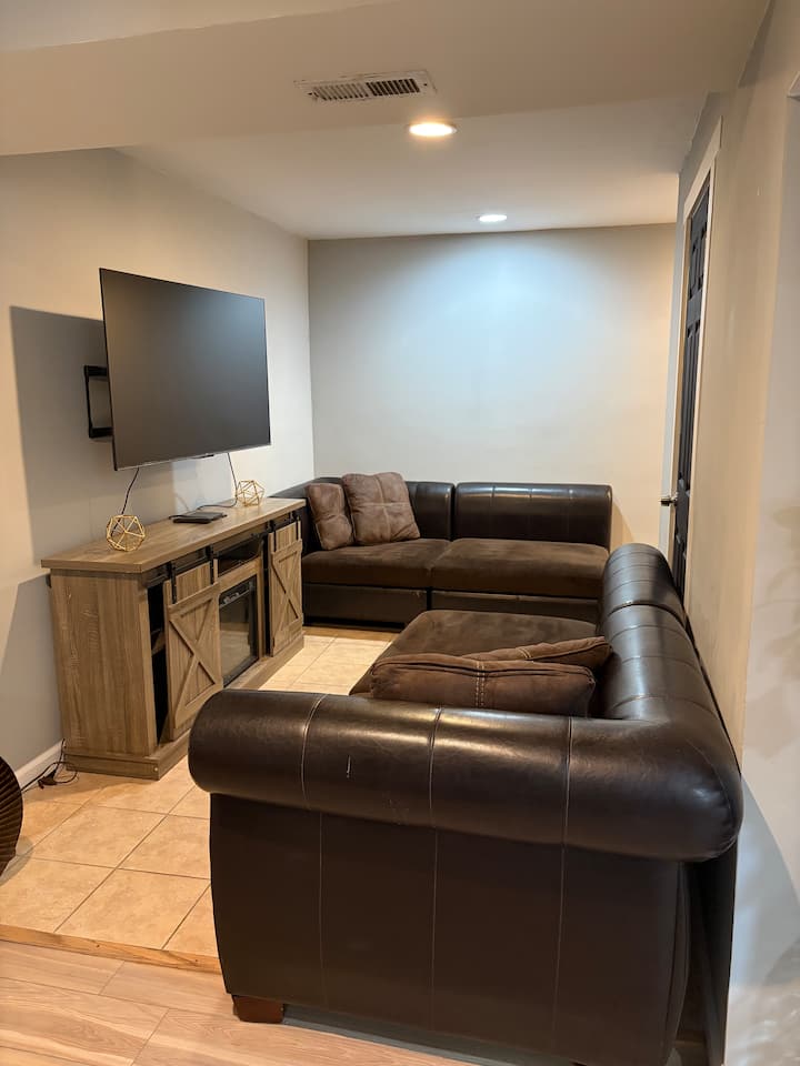 Lower Level 1br Guest Suite W/parking Near Bwi - Columbia, MD