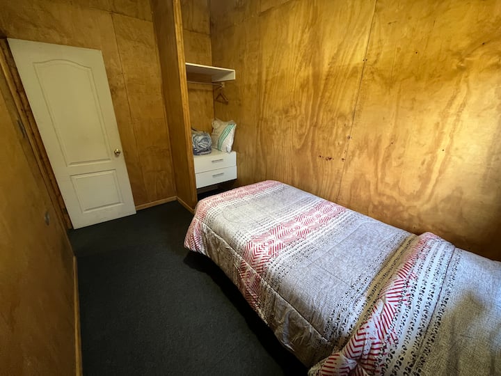 Dormitorio, 1 cama  divan 1,5pl ( 1 persona cama superior, 1 persona cama inferior)
