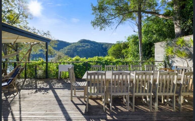 Lovett Bay House. Family fun or romantic retreat gallery image 4