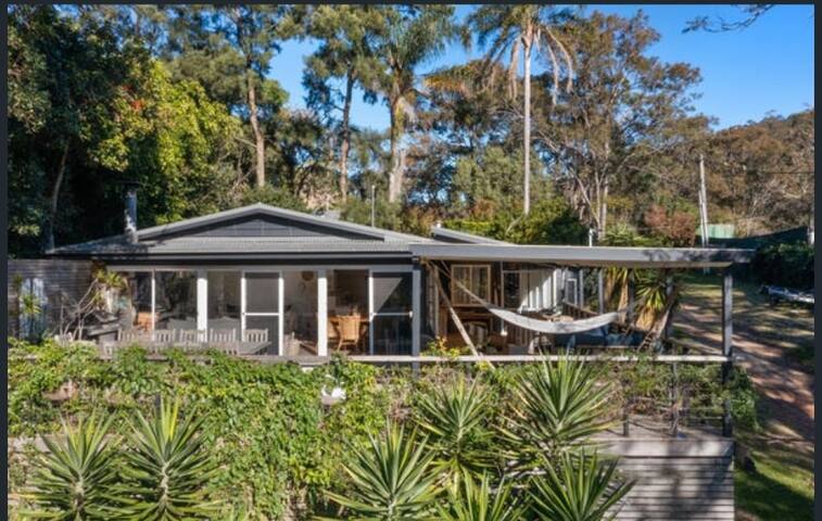 Lovett Bay House. Family fun or romantic retreat gallery image 2