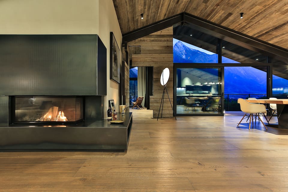 Chalet on the Rocks, above Chamonix, Chamonix, Auvergne-Rhône-Alpes, France, photo 6 of 10