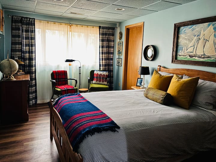 Spálňa na prízemí: manželská posteľ Queen s oddelenými lôžkami 