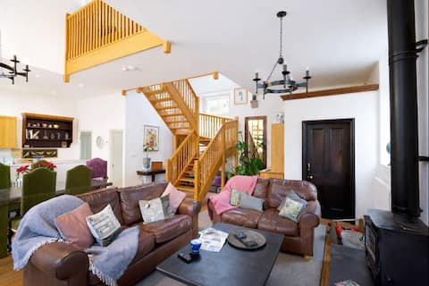 Sea-View Converted Chapel near Snowdonia