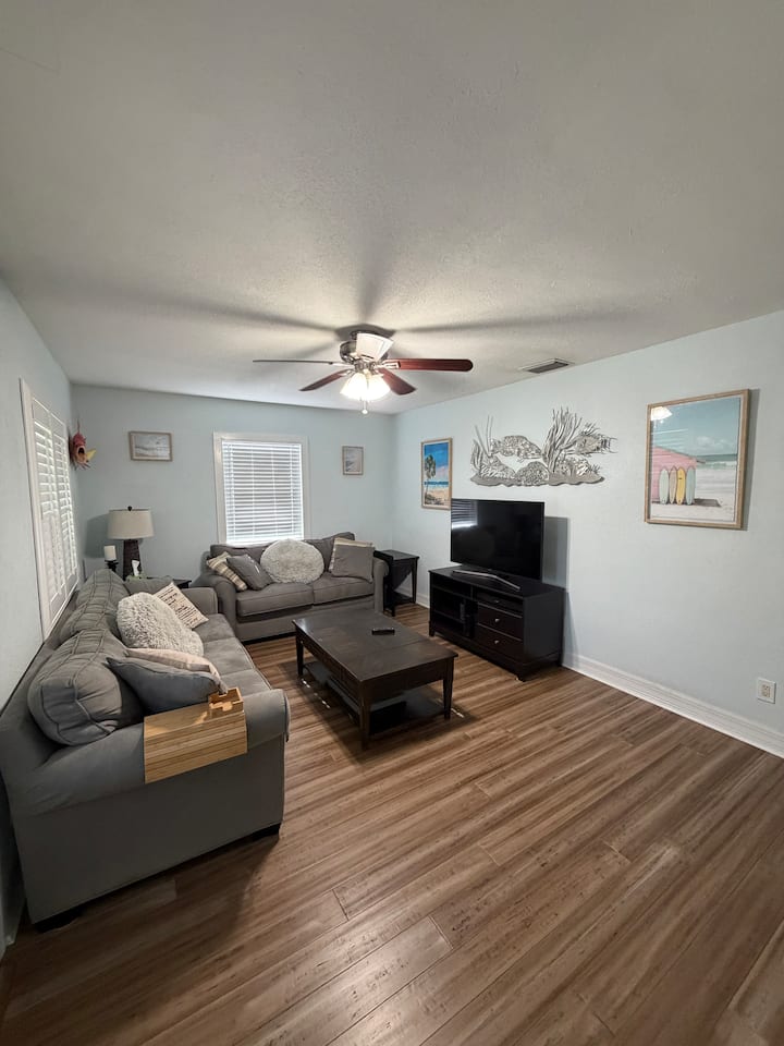 Sunshine Escape | Dogs Welcome • Prime Location - St. Petersburg, FL