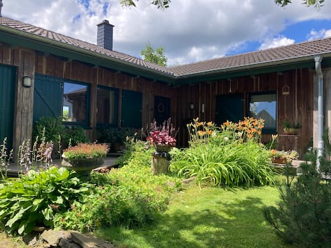 Charming Eifel hunter's house with sauna