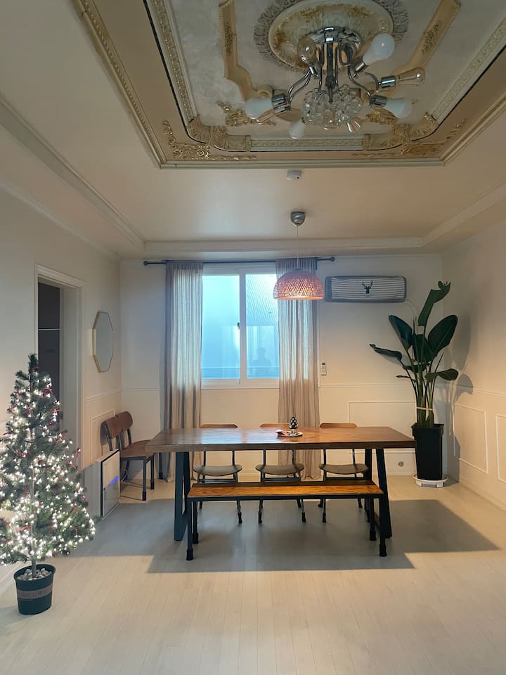 A house that is different from the outside 
Entire 1st Floor, 3 Rooms, Lawn Yard, Gimpo Marine…