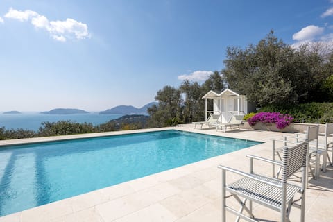 Pini: Pool, Tennis, Parking at home and in Lerici!