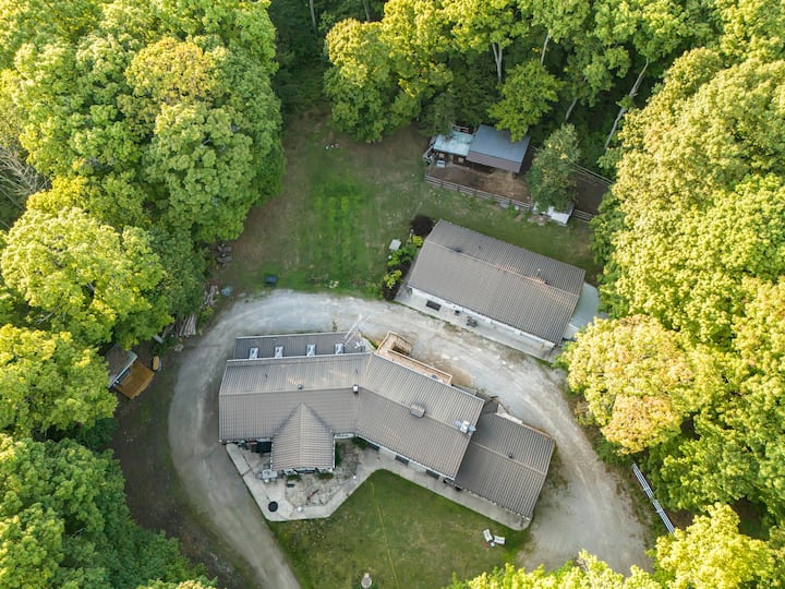 Group Stay 3 Suites On Animal Sanctuary Sleeps 8 - Newmarket