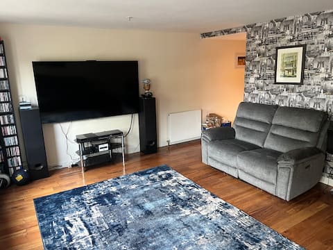Top performing Airbnb: Modern city centre / west end flat with garden in Finnieston & Anderston