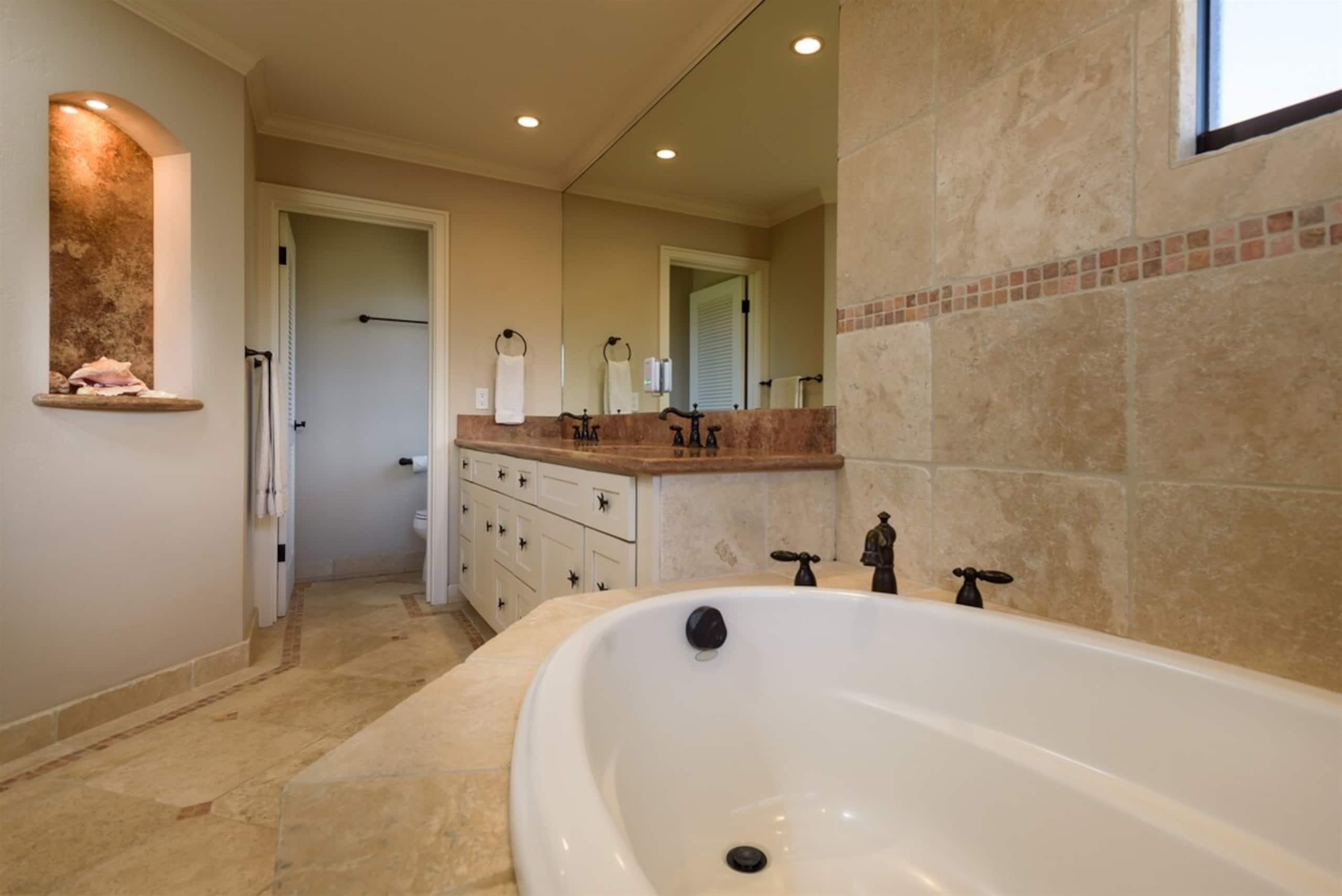Villa in Lahaina · ★4.97 · 2 bedrooms · 3 beds · 3 baths - Image 42
