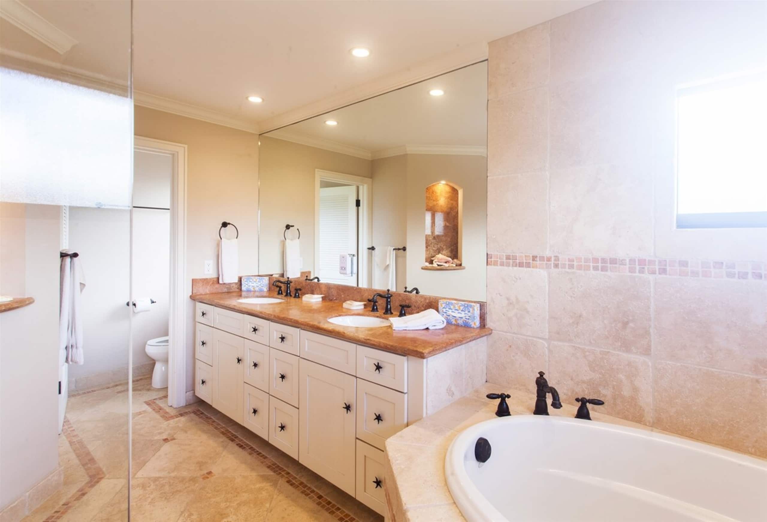 Villa in Lahaina · ★4.97 · 2 bedrooms · 3 beds · 3 baths - Image 43