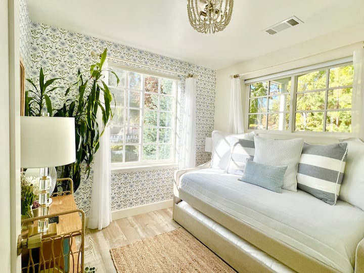 Comfy daybed with trundle bed. Sleeps 2