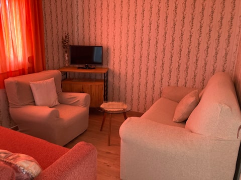Anuncio de Airbnb popular: Vacation 5 minutes from the beach en Foz