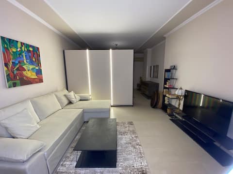 Popular Airbnb listing: Modern Studio Apartment in Njësia Bashkiake Nr. 4