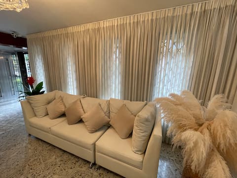 Top performing Airbnb: Lolita's House - Laureles House for 11 guests in Belén