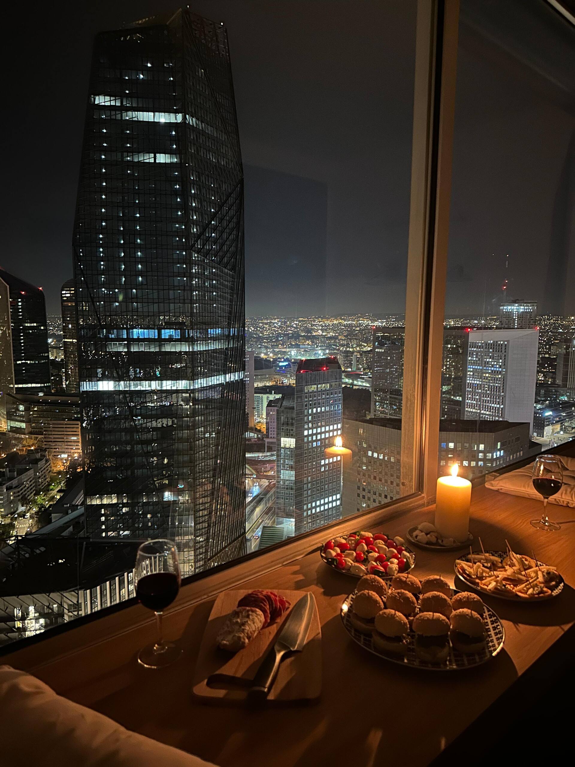 ”Skyline45” Luxury Suite and View on the 45th Floor