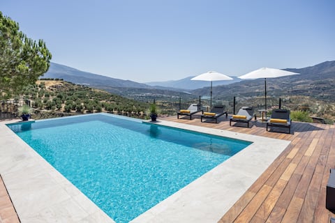 Luxury Villa • Infinity Pool • Breathtaking Views