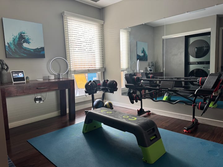 Benchi la uzani linaondolewa kwa urahisi ili kutoshea godoro la hewa la ukubwa wa kifalme. 