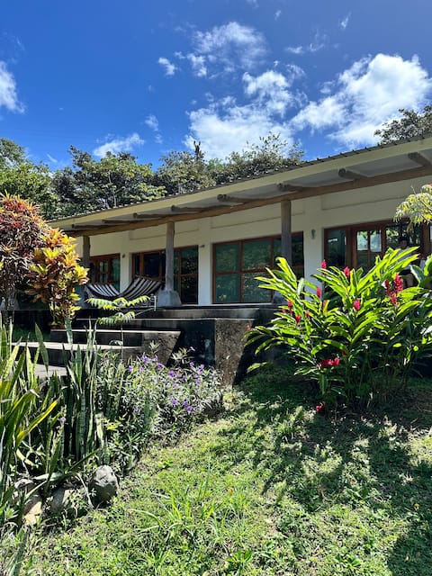 Casa Luna en Finca Namuiki by the River