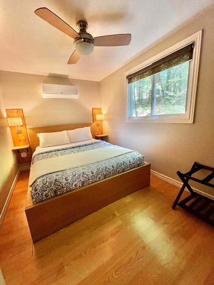 Lots of power plugs for devices, including USB and USB-C power. Lighting on each side of bed, individually controlled; clothes closet with lots of hangers, suitcase stand, hooks for towels/clothes.
