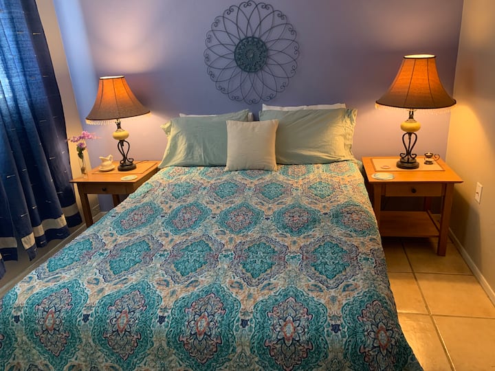 Katil saiz queen di bilik tidur ke-2 