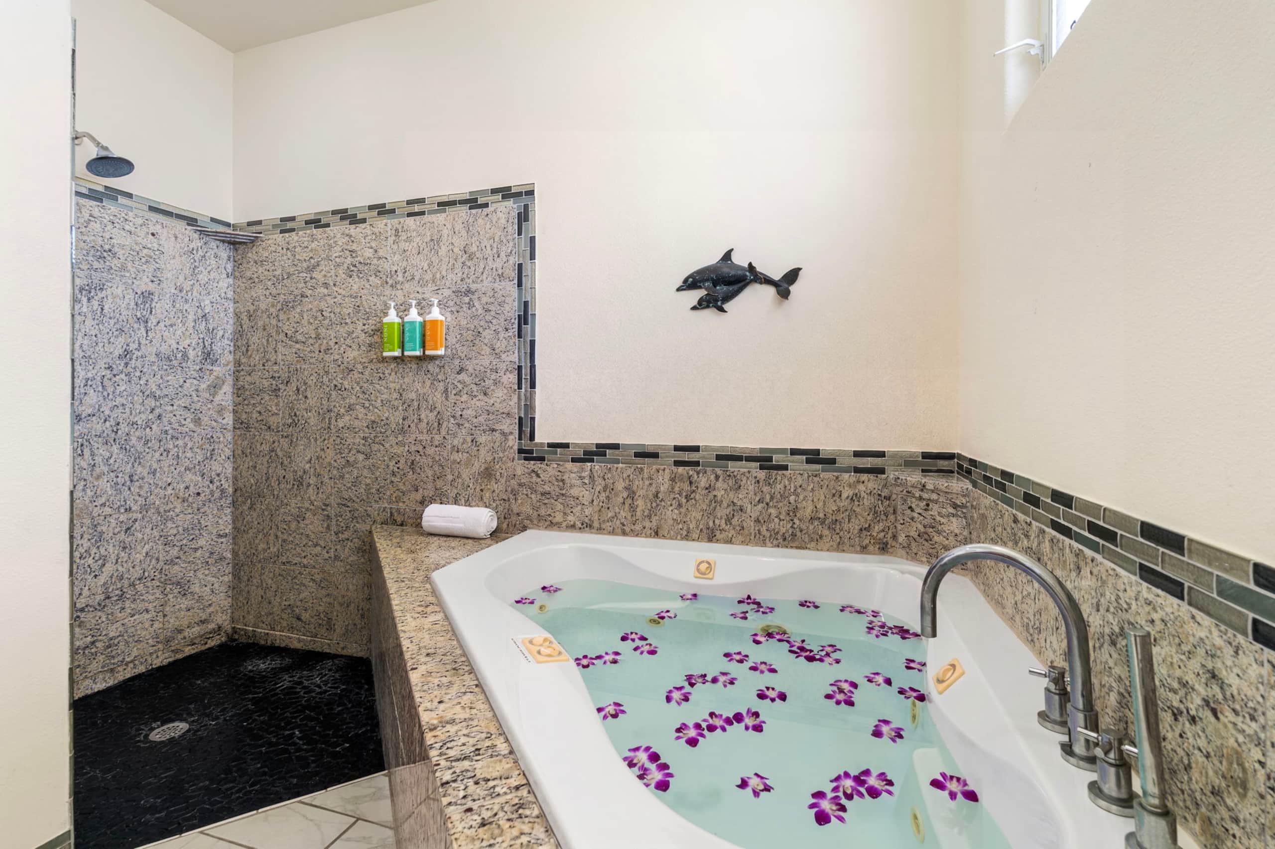 Home in Kailua-Kona · ★4.83 · 3 bedrooms · 4 beds · 2 baths - Image 23